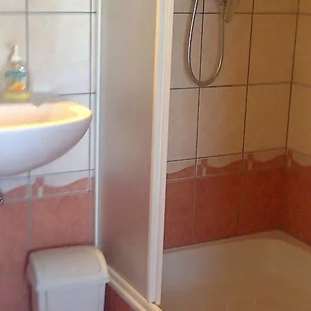 Marina-buek Apartmanhaz *