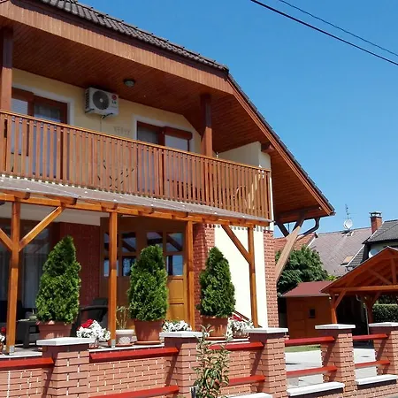 Marina-buek Apartmanhaz アパート
