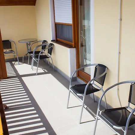 Marina-buek Apartmanhaz *