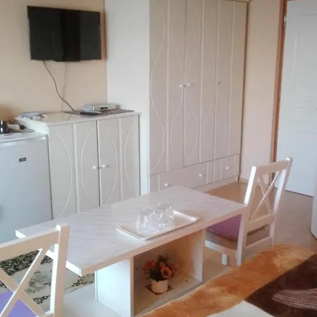 Marina-buek Apartmanhaz *